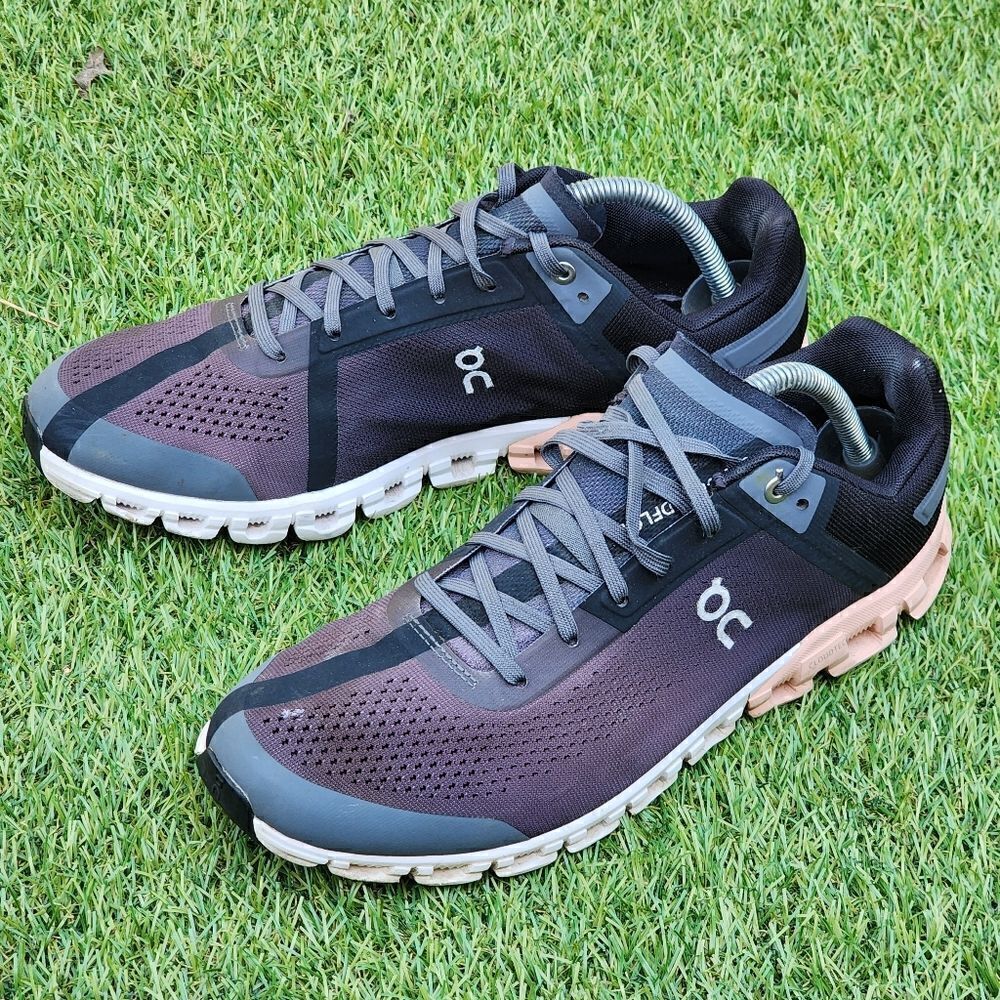 ON CLOUDFLOW - Womens Athletic Shoes - SIZE 10.5 WIDE ***No Insoles***